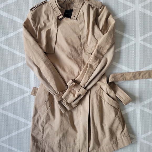 BCBG MaxAzria Classic Trench - Picture 3 of 3
